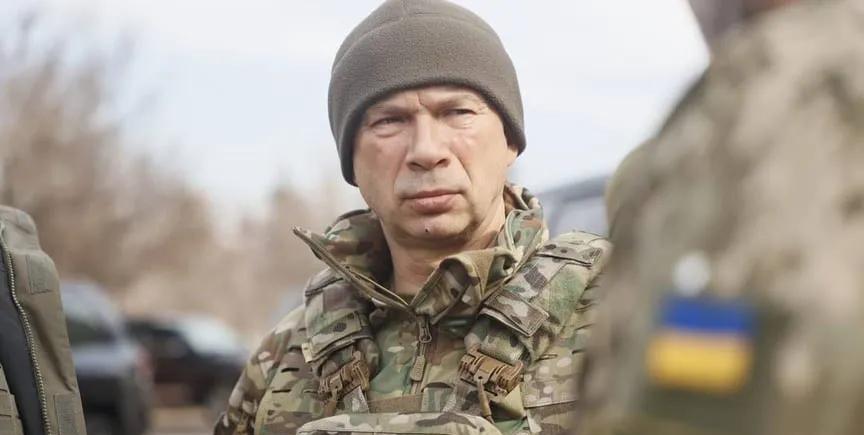 乌克兰武装部队总司令召开了战斗人员训练会议并强调，由于持续受到袭击威胁，训练过程