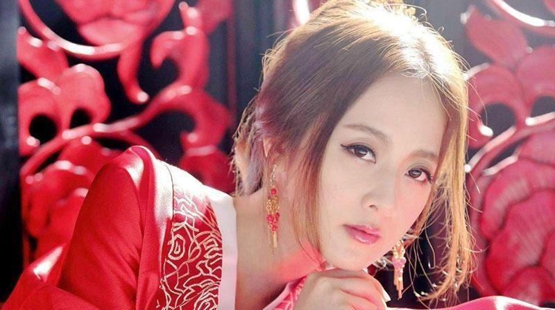 隋唐年间，袁天罡在长安闲逛时，对一个美女笑道：“恭喜啊，你将来是三品宰相夫人！”