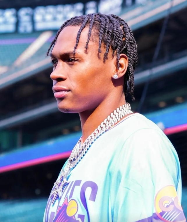 讲道理，沃特森还在进化，休赛期3000w打不住
现在真的攻防一体，现在感觉持球也