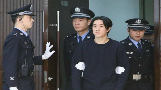 房祖名突然晒小女孩照片，五官与其神似，网友询问你是当爹了吗？