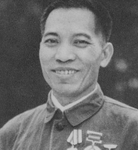 1979年，我军攻打鬼屯炮台，连续打了一百多发炮弹，都没有攻破，就在这时，一个炊