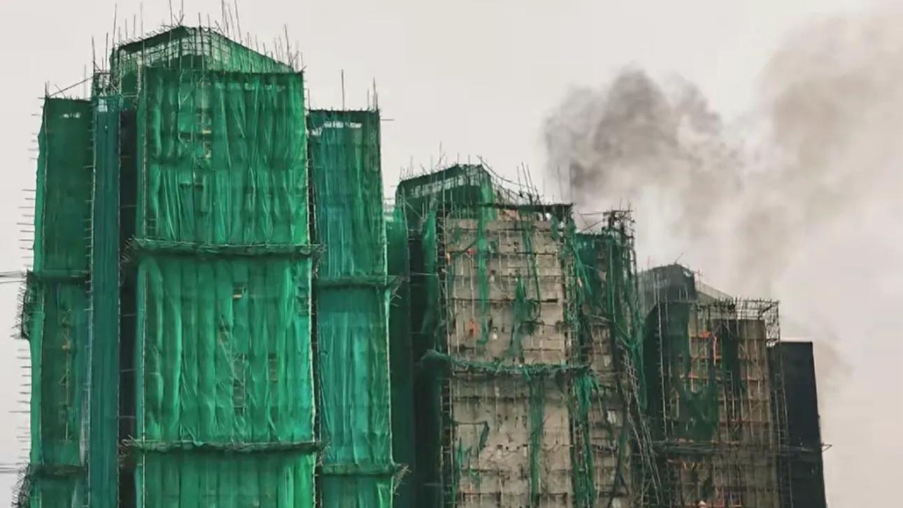 香港火灾已致128人遇难！起底承建商，成立21年曾多次违规，火灾发生前有居民对其投诉