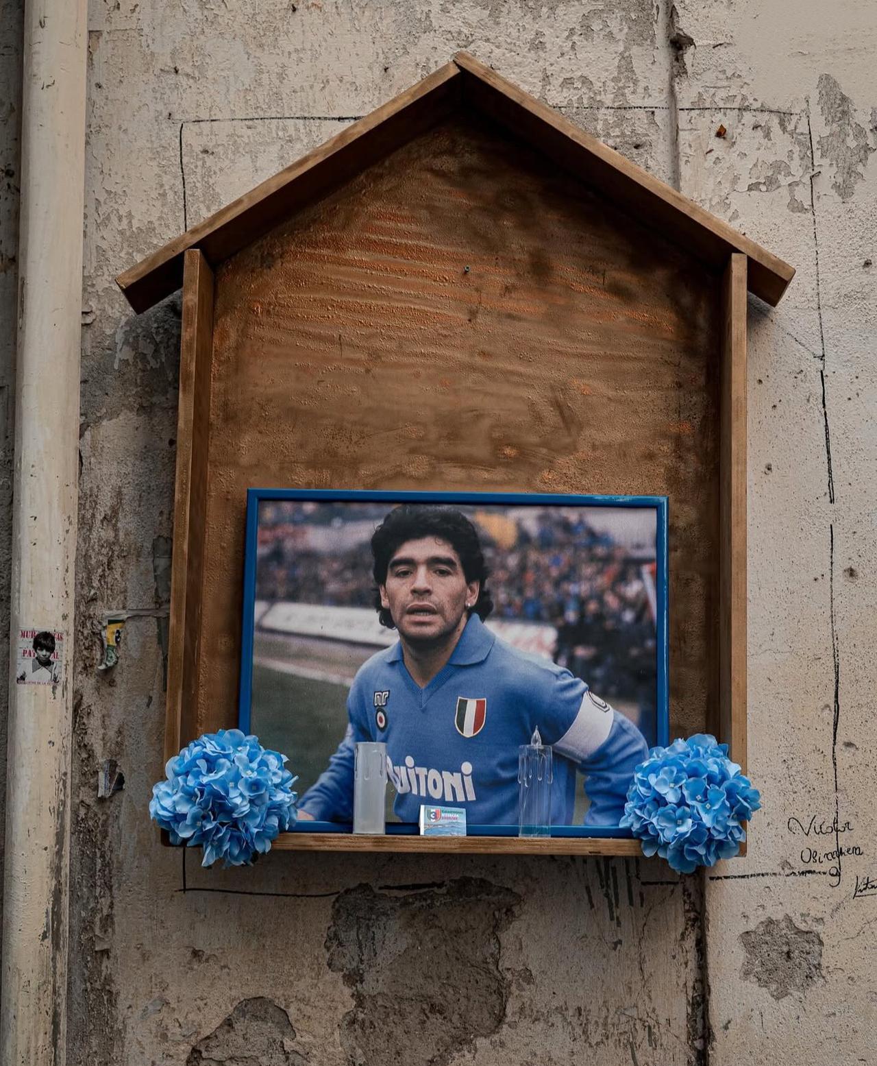 上帝收回了那只手 却把足球的魂魄永远留给了人间