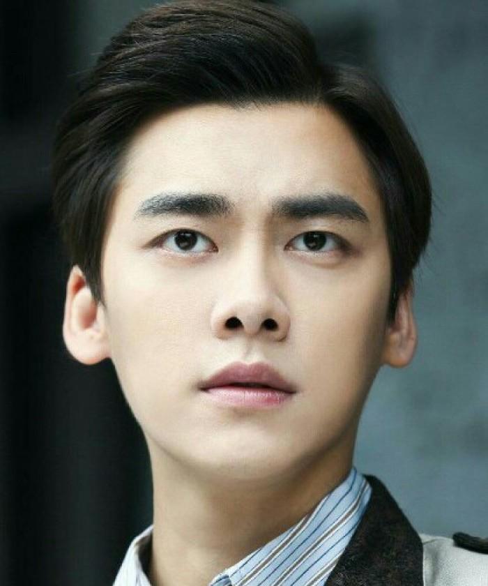 #李易峰和张若昀谁更帅#哈哈，这可真是个“送命题”呀！李易峰和张若昀各有各的帅法