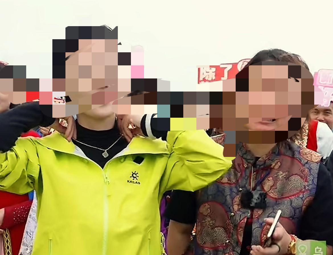 相宜在新疆又被举报了！这个千万粉丝的高学历网红，她的直播之路真的是命运多舛！
每