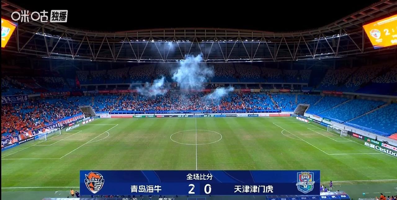 10人海牛血战绝杀！裁判争议判罚惹怒解说 青岛2-0津门虎抢下保级关键3分
今晚