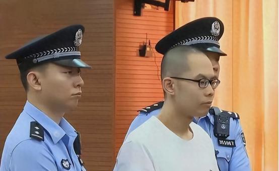 “拿钱买命？”湖南一村主任开车撞死邻村村官，家人赔偿650万元，从死刑改为了15