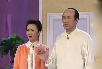 2010年，郭达和蔡明演出完，送蔡明回家，其老公丁秋星看到，立刻拉着脸将蔡明拽走