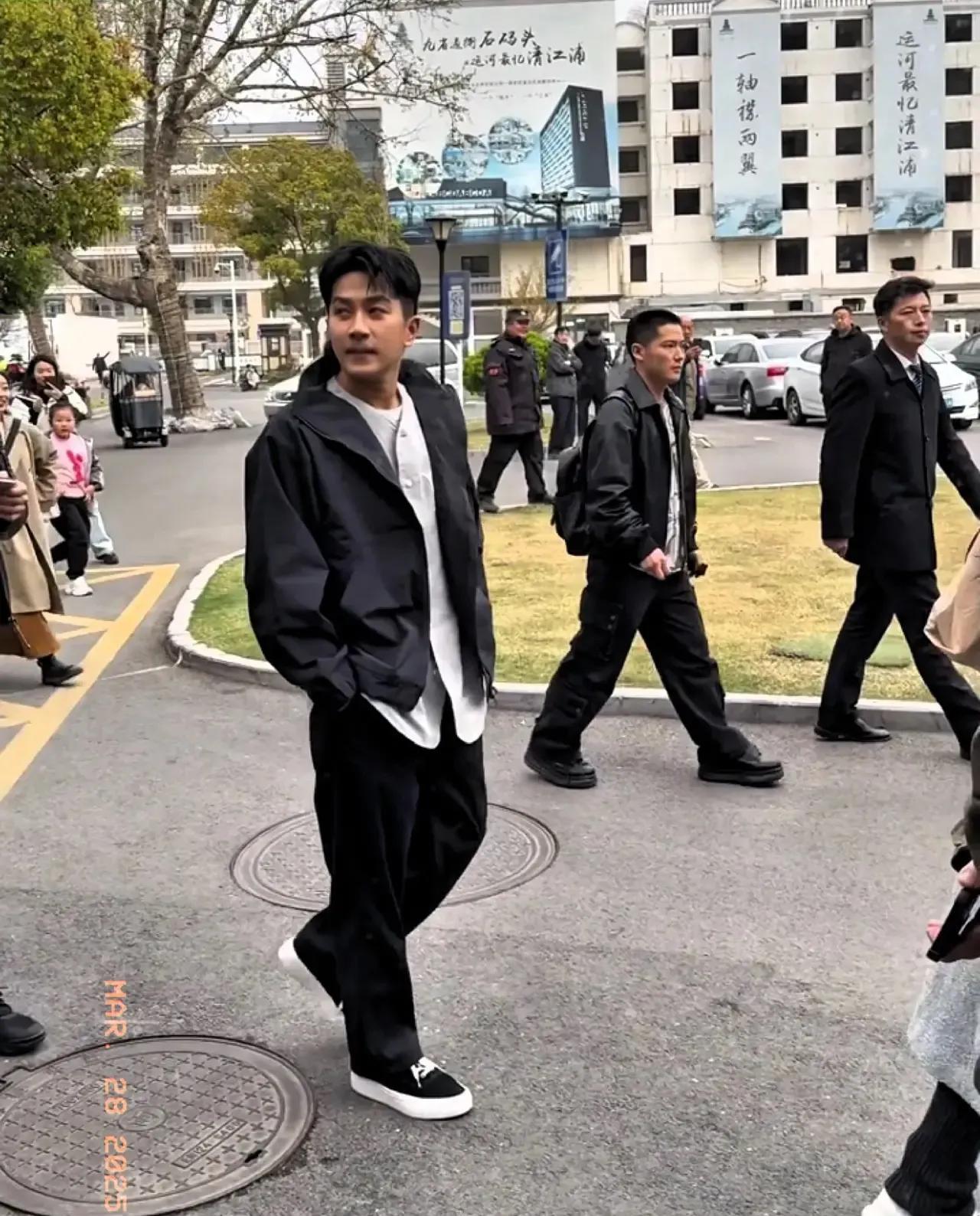 刘恺威和杨幂离婚后，还是保持这么帅