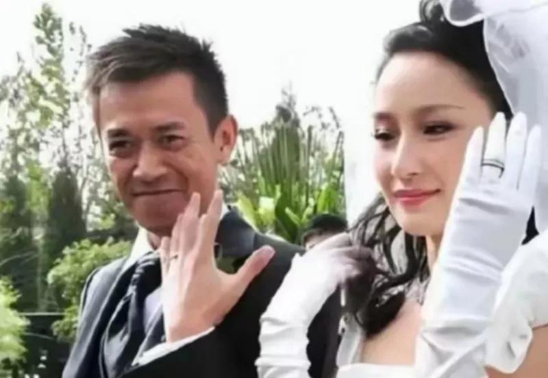 2009年，38岁的王学兵娶了31岁的美女孙宁。结婚时，孙宁又买房又办婚宴。结果