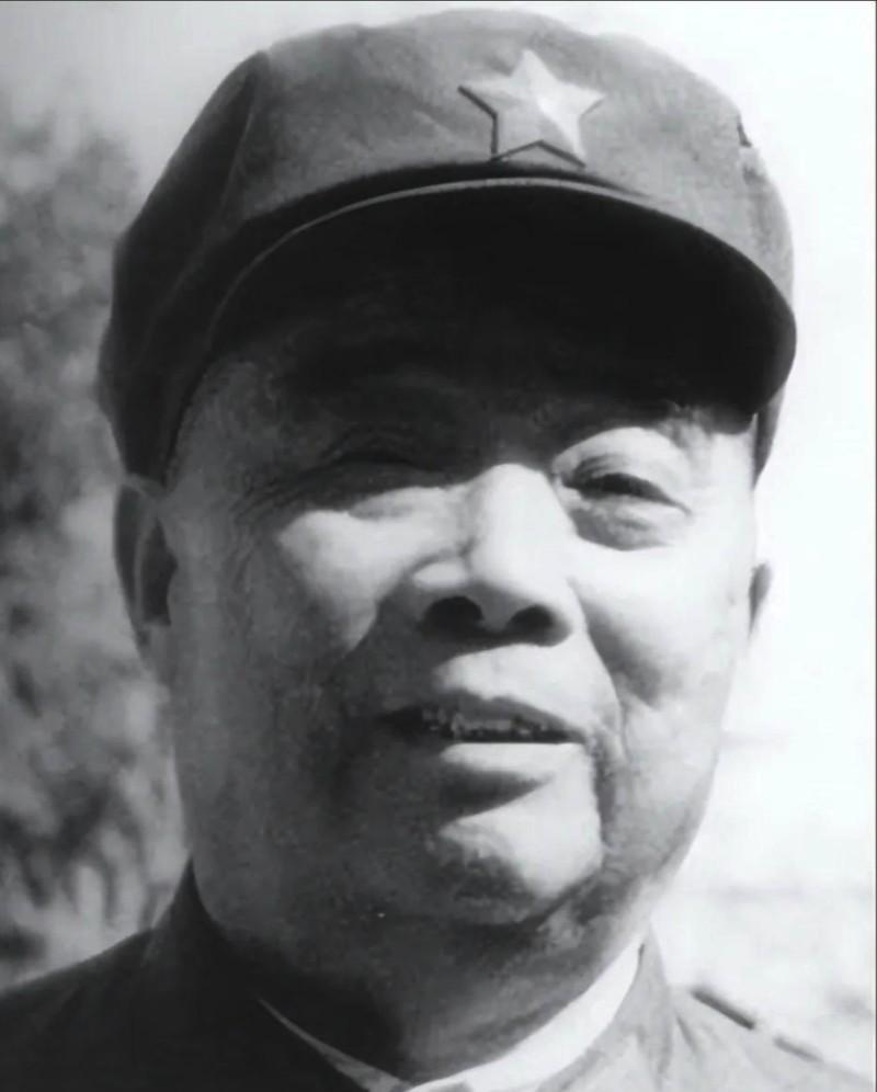 1955年，陈开路是红一军团的团长，却因抗战中多次负伤，后遗症太多，在授衔仪式上