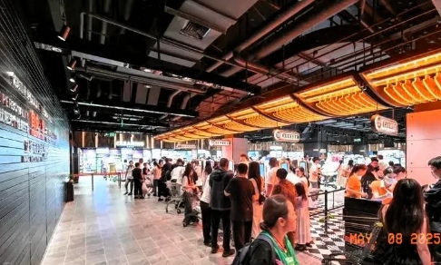 胖东来纠纷再度升级，人民日报对胖东来予以力挺。

这回胖东来可算摊上大事了！不过