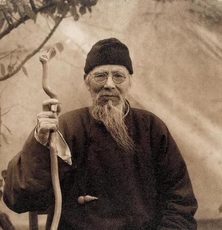 1936年春，74岁的齐白石携3美入川，住进了神交已久的四川省主席王缵绪家中，然