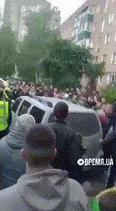 乌克兰的潜力终于爆发出来了，后方出现强大部队，100多人冲垮征兵处阵着，引发大冲