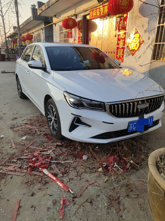 帝豪首保了
最后一天开去保养了，来回上百公里，底盘忘了多拍几张，底盘喷涂的还不错