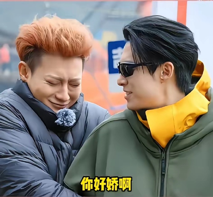 没想到黄子韬就是个活宝，1米8的大男人撒娇卖萌简直笑死人！哈哈哈……
在《宇宙闪