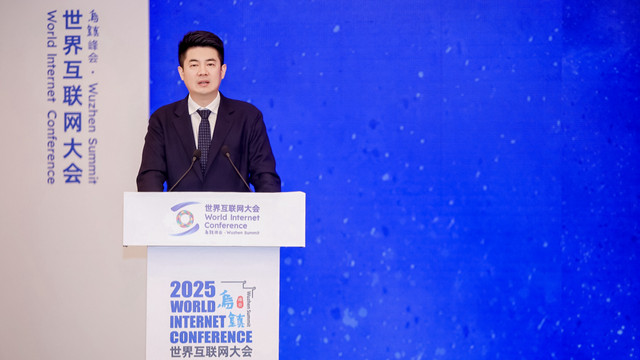 乌镇时刻｜360胡振泉谈AI安全治理双轨策略，护航数转智改新发展