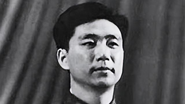 他是王洪文的死对头，曾与王平起平坐，后来被设计关押