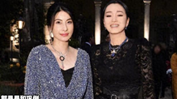 44岁的“郭晶晶”真会打扮：衣不穿花，发不烫卷，气质根本遮不住