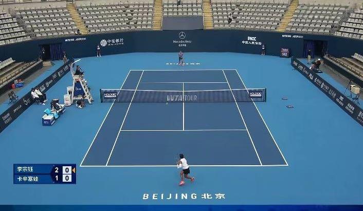 李宗钰止步资格赛首轮！
中国网球公开赛女子资格赛第一轮，22岁的中国姑娘李宗钰对