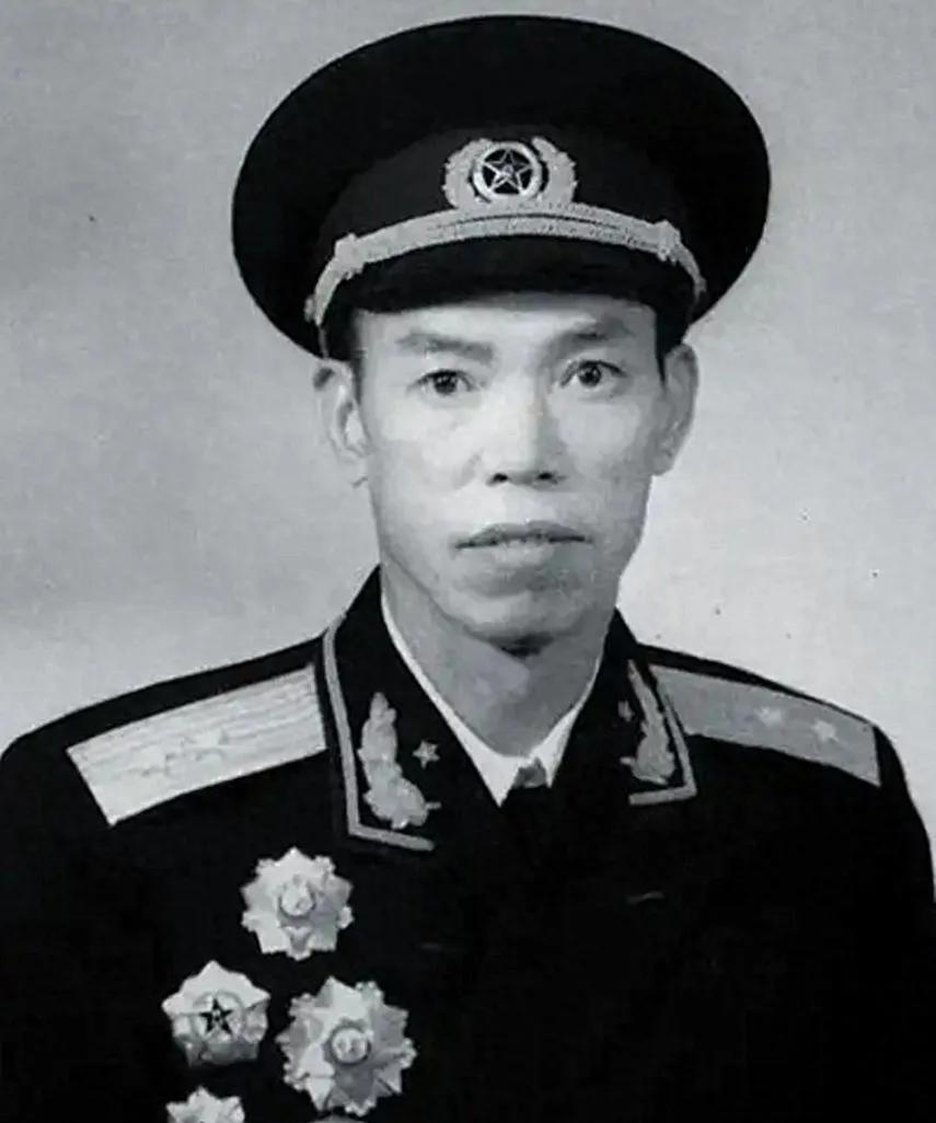 彭德怀骂过的将军晚年拒人构陷：一个老兵的选择与坚守
1967年成都，新来的梁兴初