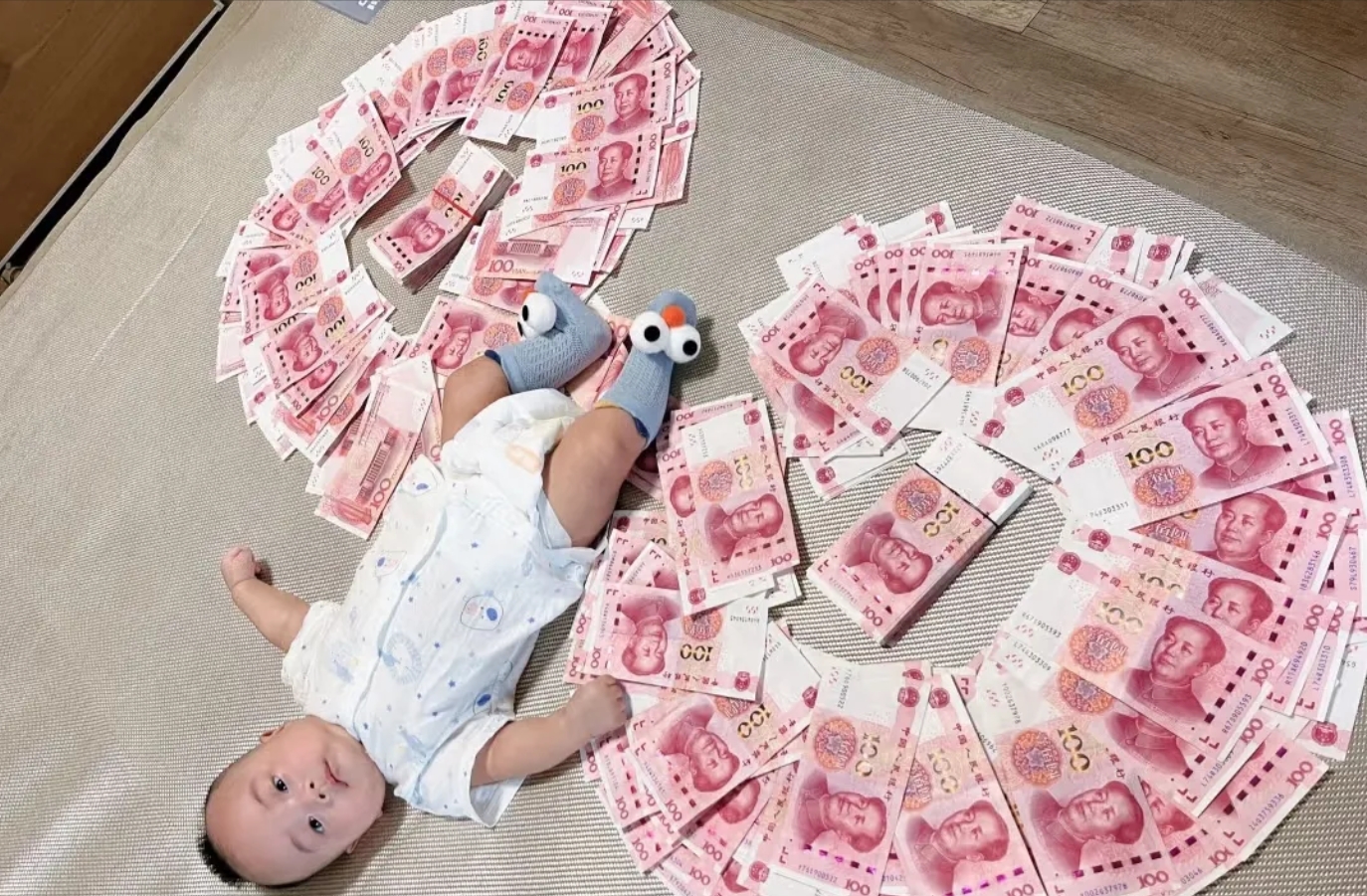 我今年刚满21岁，就这么稀里糊涂地嫁给了深圳当地一个43岁的富二代。这小伙子在他