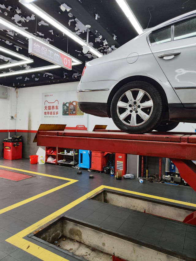 迈腾EA888漏油我是不是被坑了
家里07年的老迈腾，EA888第一代，最近漏油