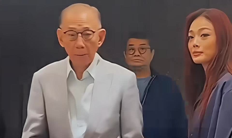 真替容祖儿可惜！大好青春全扑在事业上，虽说傍着杨受成这座“大山”确实资源不愁，但