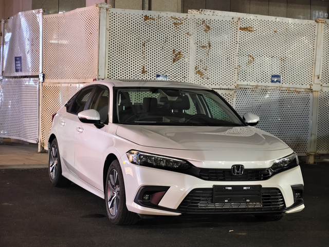 这4儿子店送的脚垫我当场丢了
有谁经历过更扣的不，送的脚垫像我家厕所门外的脚垫，