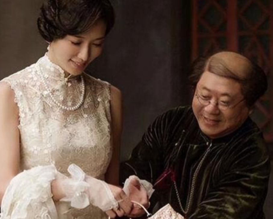 1988年，范伟和一个小护士去相亲，女方一言不发，筷子一下也没动，范伟一看又黄了