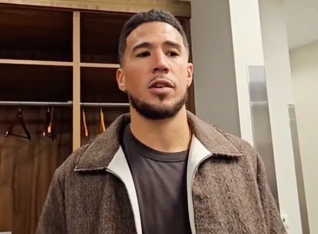 NBA常规赛，太阳107-118不敌勇士。
赛后太阳球员德文-布克接受记者采访谈