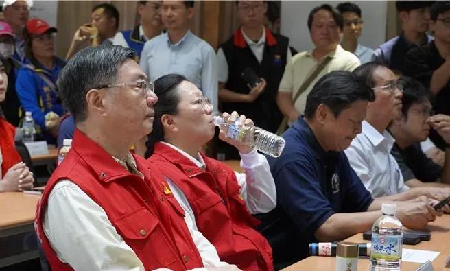 傅崐萁卓荣泰再次同台 相敬如宾
0923花莲光复洪灾迈入第6天，中央与地方却各自