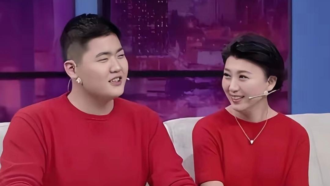 闫学晶直播翻车后深夜致歉引发全网反思