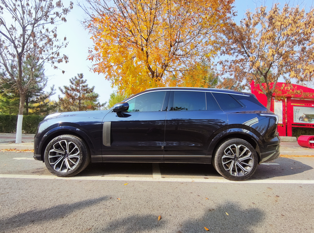 我的蓝精灵-领克09四驱运动版大五座
提车半月有余，里程接近500公里，提车作业