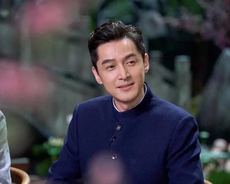 《胡歌的“双面人生”：正午新剧稳坐“剧王”宝座，大银幕却成口碑黑洞？》
近年来，