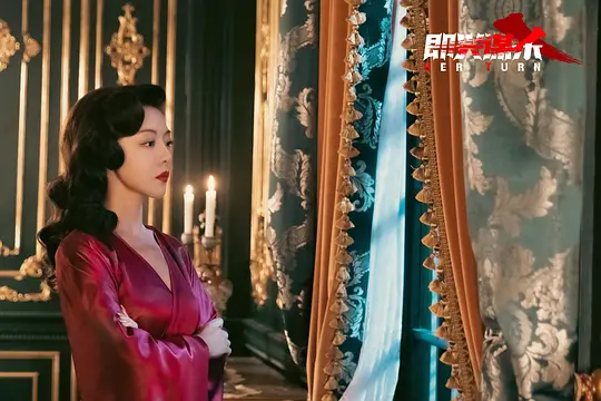    《即兴谋杀》最触动我的，是女主角身上那种近乎执拗的坚韧。她并非天生无畏，那