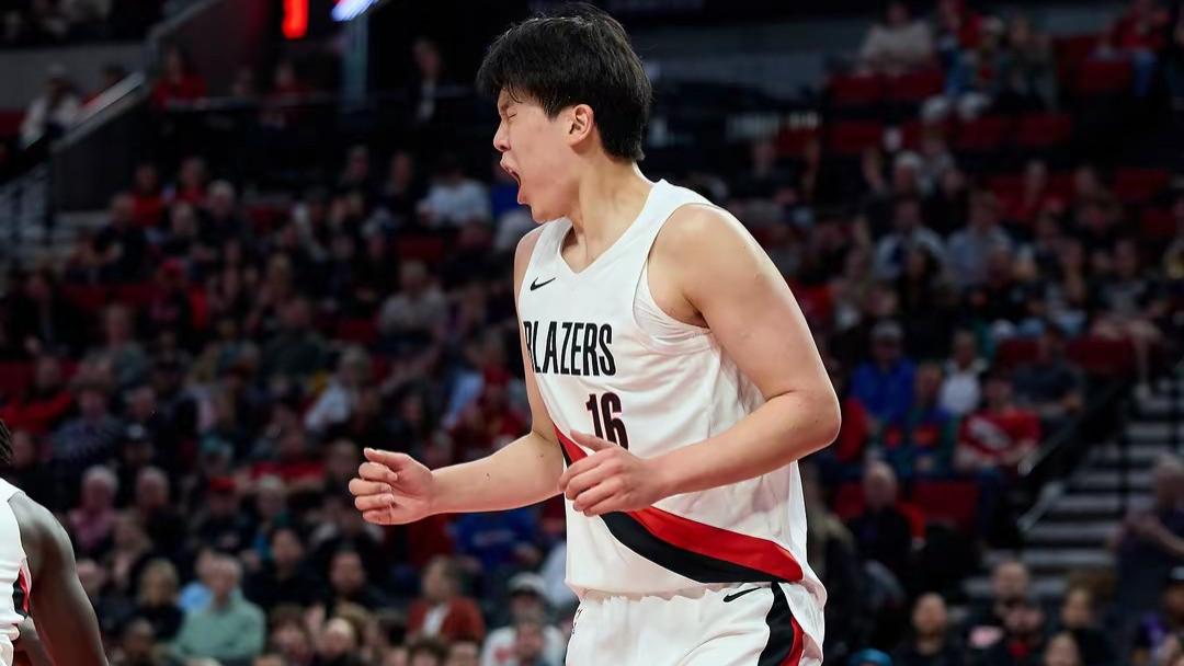 杨瀚森场边打哈欠惹争议