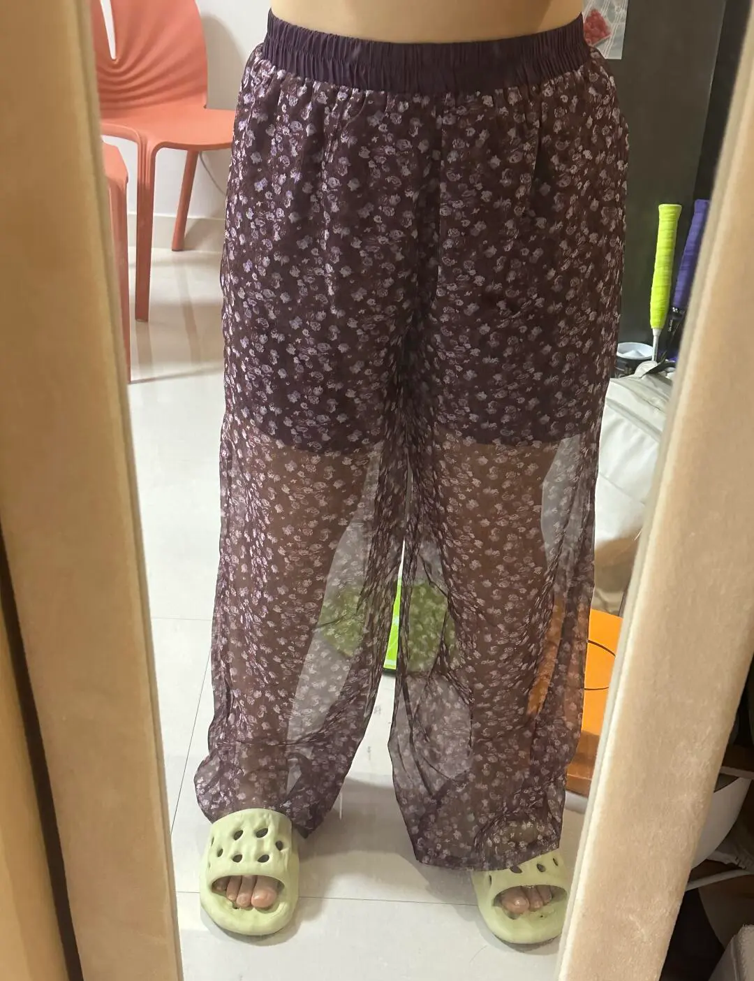 某宝的衣服还能买吗？
女装退货率百分百！这个衣服？怎么敢的10块一件差不多，气疯