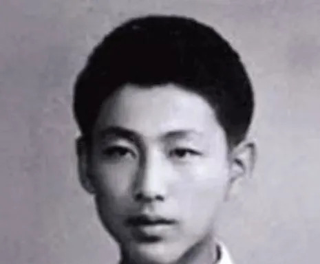 陈姓男星旧照引回忆











什么？这张照片里的小伙子是谁？简直帅到