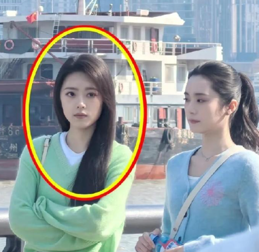 谁懂？赵今麦实际长这样。 ​​​
