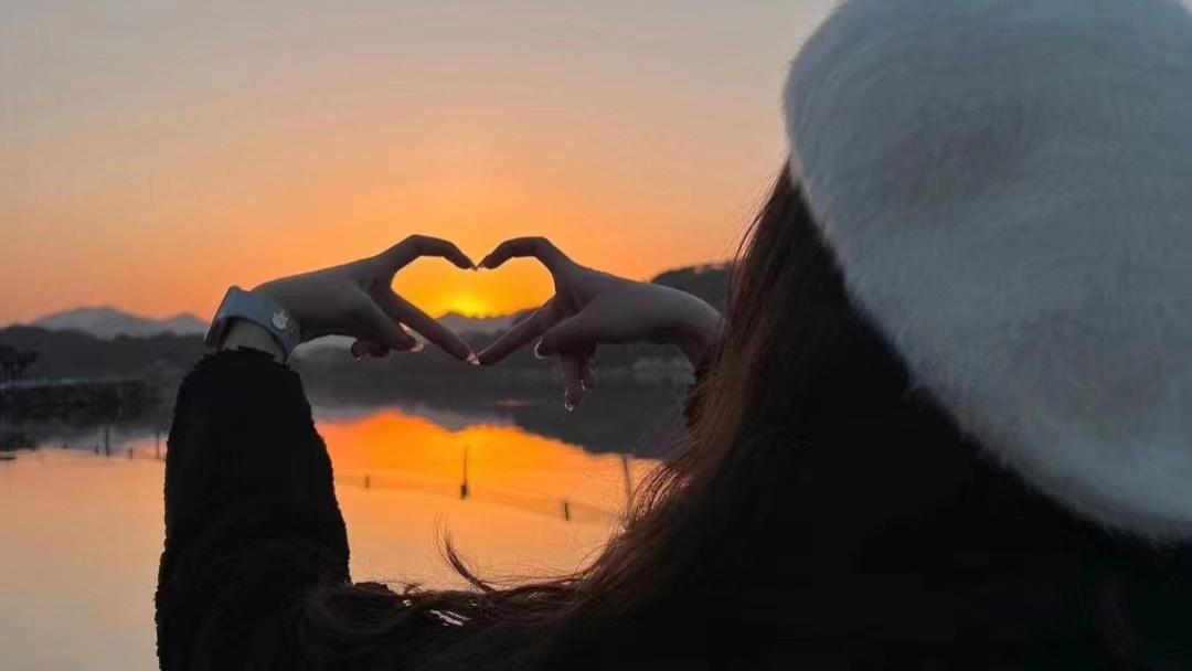 也许，人之所以痛苦，就是因为总想争强好胜，总是幻想被别人看得起。