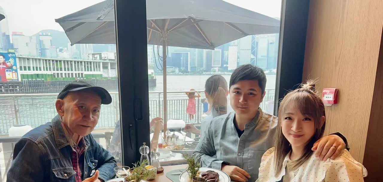 原来他们是父子！还以为八竿子打不着呢
近日，TVB男星李泳豪迎来生日，他在个人