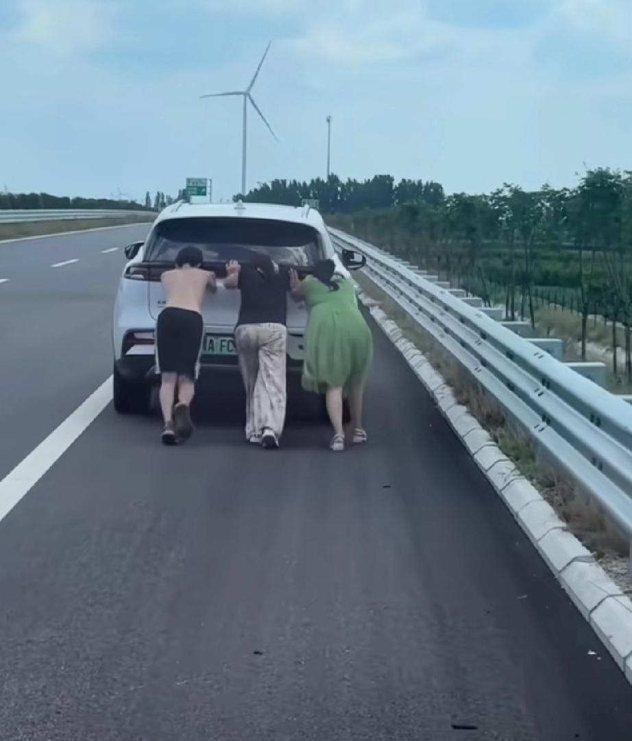 所谓的新能源汽车
早晚会像恒大一样
如果不信
那就拭目以待