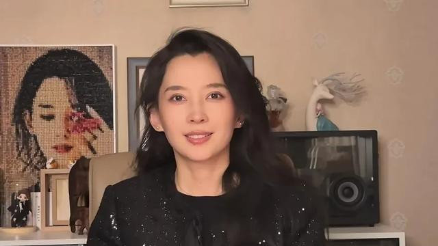 森林北健身房撸铁 破怀孕传闻 长腿翘臀前凸后翘 网友：比章子怡强