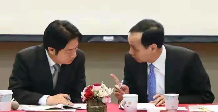 看似势不两立，实则一个鼻孔出气！