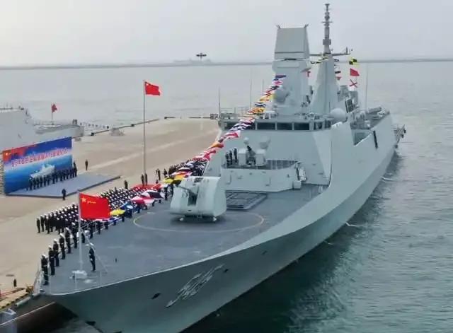 054B型护卫舰545“漯河”舰在青岛入列服役。“漯河”舰的服役，绝对是一件好事