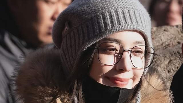 于正回应明星扎堆大孤山，让“深挖”愈演愈烈！反扒出超50位前往