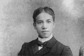 1926年，梁启超尿血不断，他去看西医，西医说要做手术。他去看中医，中医说只需要