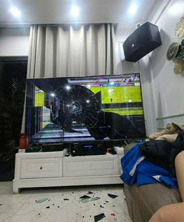 在U23亚洲杯半决赛中，越南U23以0比3不敌中国U23，无缘决赛。赛后，一位越