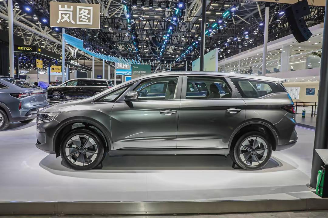 睿蓝8于广州车展上正式上市